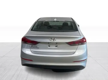 2017 Hyundai Elantra - image 12