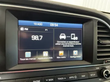 2017 Hyundai Elantra - image 7