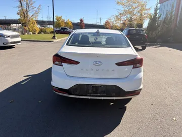 2020 Hyundai Elantra - image 4