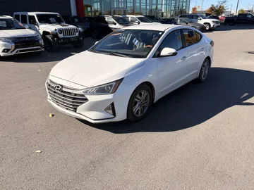 2020 Hyundai Elantra - image 3