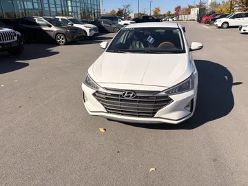 2020 Hyundai Elantra - image 2