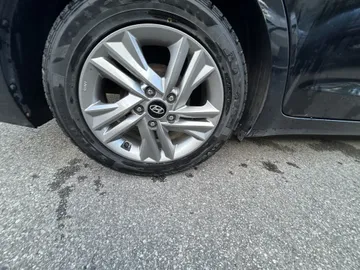 2019 Hyundai Elantra - image 6
