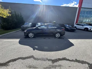 2019 Hyundai Elantra - image 3
