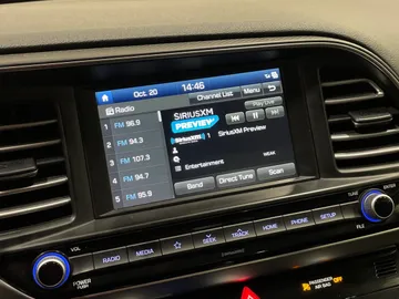 2019 Hyundai Elantra - image 27
