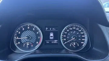 2019 Hyundai Elantra - image 12