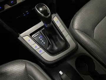 2019 Hyundai Elantra - image 26