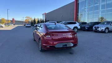 2019 Hyundai Elantra - image 6
