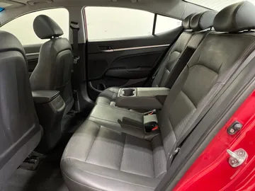 2019 Hyundai Elantra - image 16
