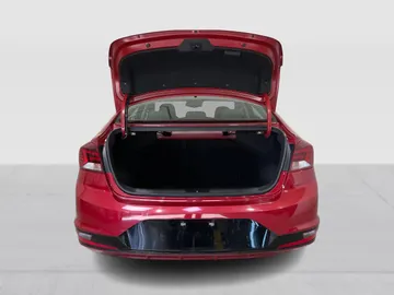 2019 Hyundai Elantra - image 14