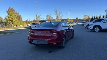 2019 Hyundai Elantra - image 8