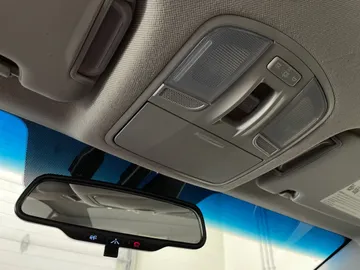 2019 Hyundai Elantra - image 17