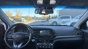 2019 Hyundai Elantra - image 11