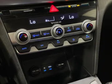 2019 Hyundai Elantra - image 21