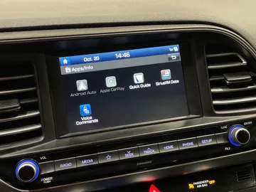 2019 Hyundai Elantra - image 8