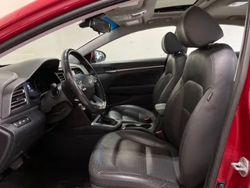 2019 Hyundai Elantra - image 3