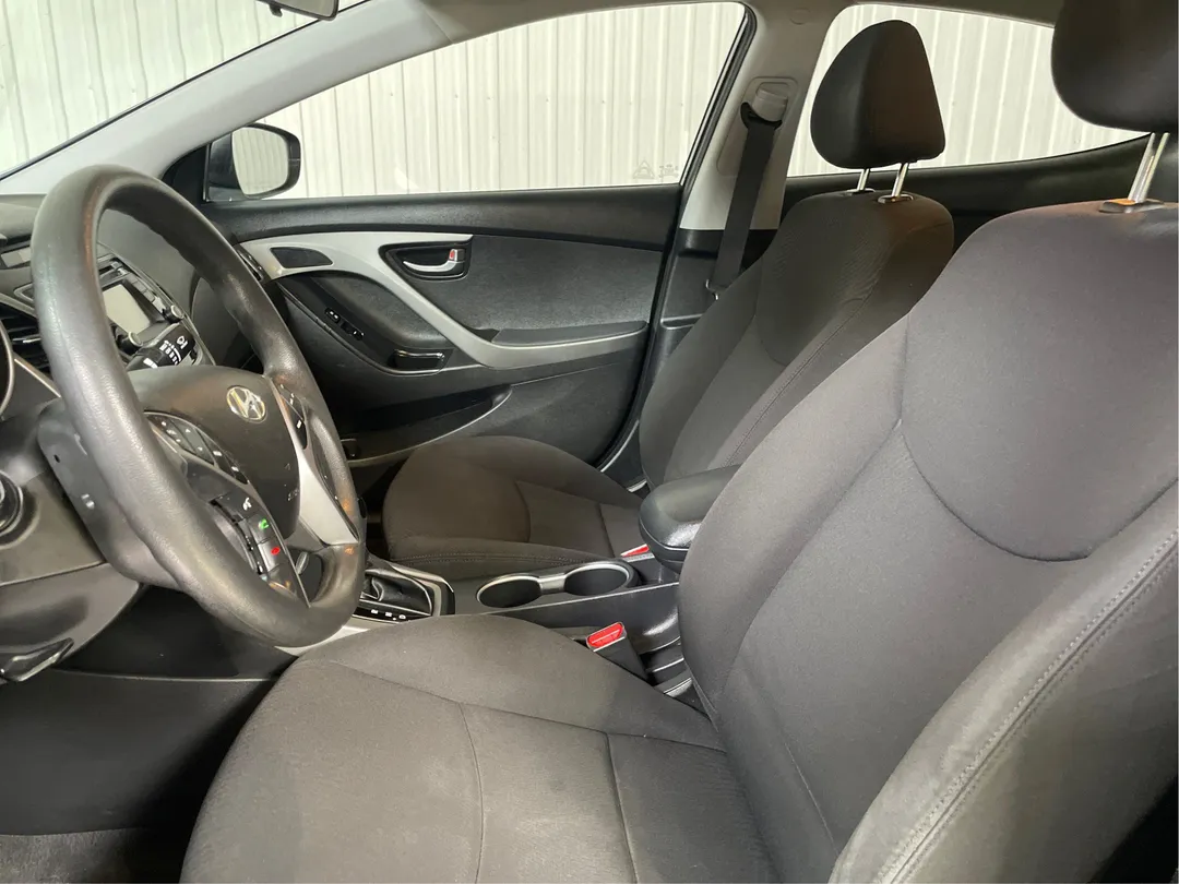 2016 Hyundai Elantra — photo 3