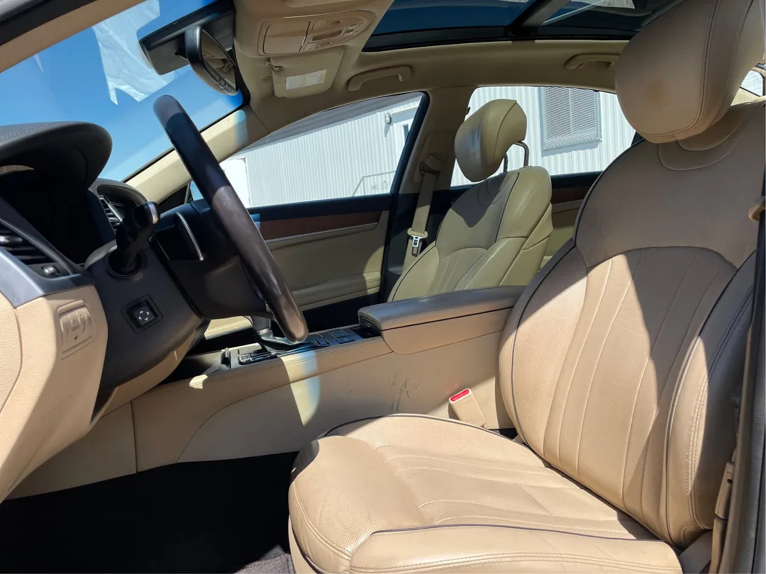 2015 Hyundai Genesis — photo 3