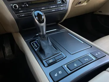 2015 Hyundai Genesis - image 29