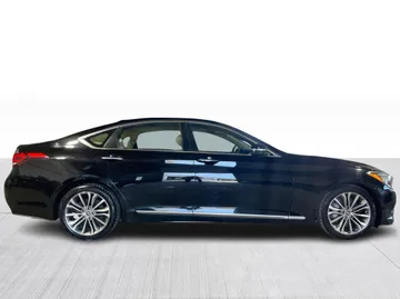 2015 Hyundai Genesis - image 2