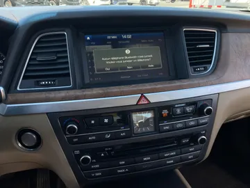 2015 Hyundai Genesis - image 27