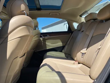 2015 Hyundai Genesis - image 15