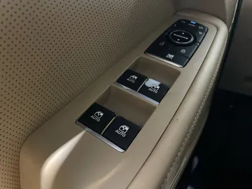 2015 Hyundai Genesis - image 26