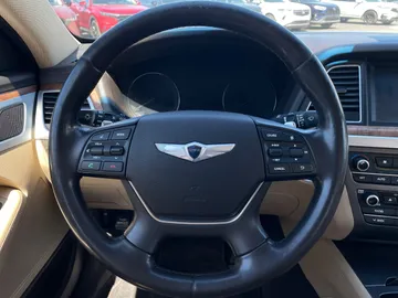 2015 Hyundai Genesis - image 18