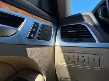 2015 Hyundai Genesis - image 19