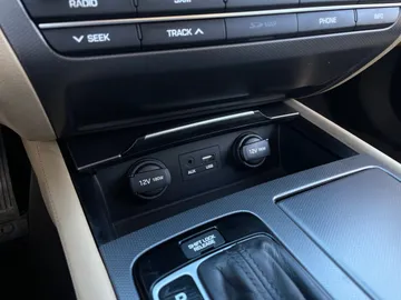 2015 Hyundai Genesis - image 28