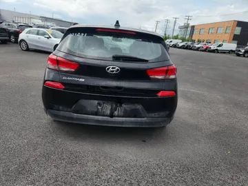 2020 Hyundai Elantra GT - image 6