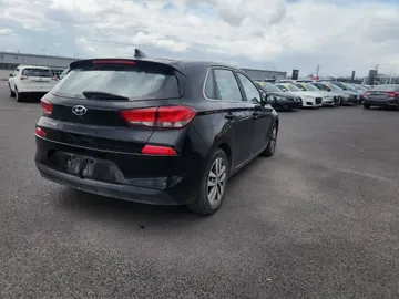 2020 Hyundai Elantra GT - image 4