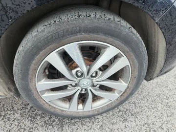 2020 Hyundai Elantra GT - image 7