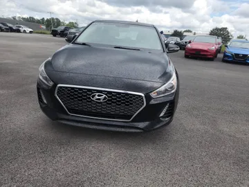 2020 Hyundai Elantra GT - image 2