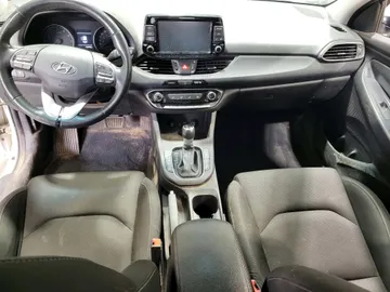 2018 Hyundai Elantra GT - image 9
