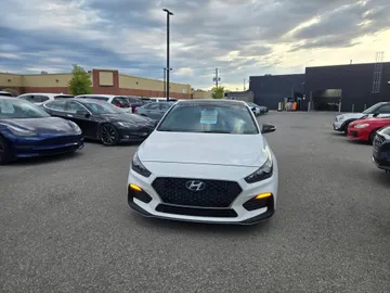 2019 Hyundai Elantra GT - image 2
