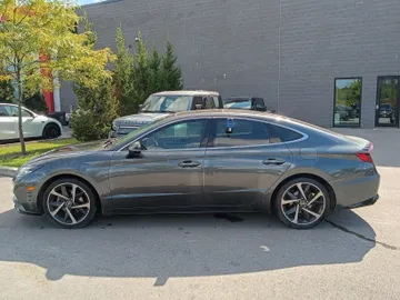 2023 Hyundai Sonata - image 3
