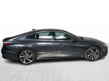 2023 Hyundai Sonata - image 2
