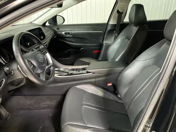 2022 Hyundai Sonata - image 3