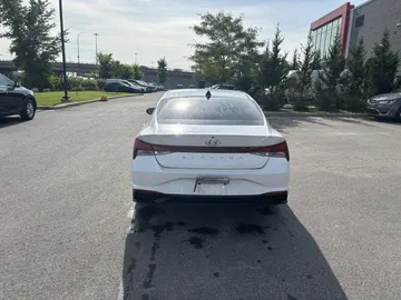 2021 Hyundai Elantra - image 6