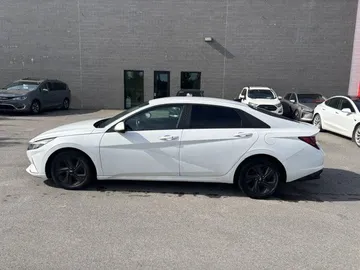 2021 Hyundai Elantra - image 4