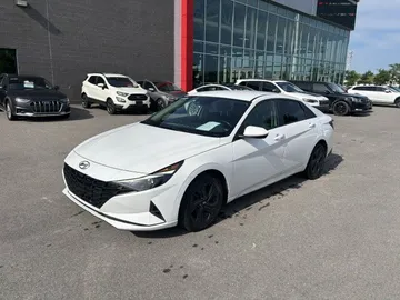 2021 Hyundai Elantra - image 3