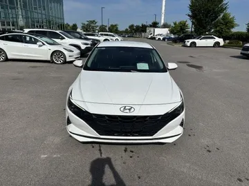 2021 Hyundai Elantra - image 2