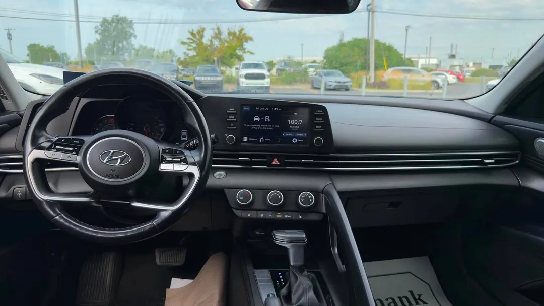 2021 Hyundai Elantra — photo 8
