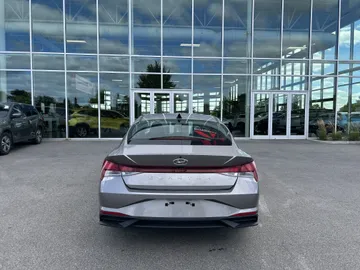 2023 Hyundai Elantra - image 6