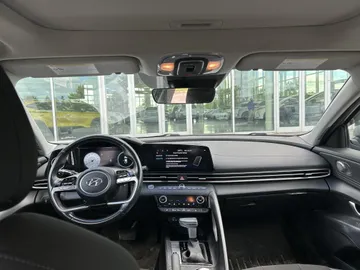 2023 Hyundai Elantra - image 9