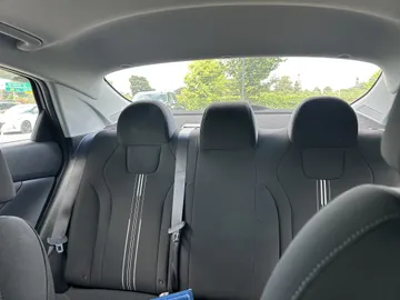 2023 Hyundai Elantra - image 8