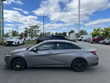 2023 Hyundai Elantra - image 4