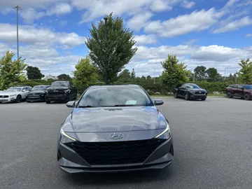2023 Hyundai Elantra - image 2