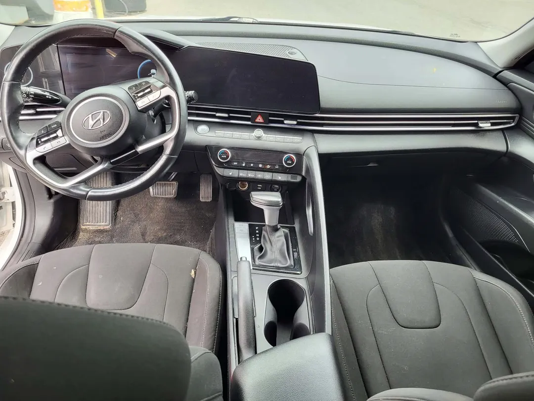 2023 Hyundai Elantra — photo 8