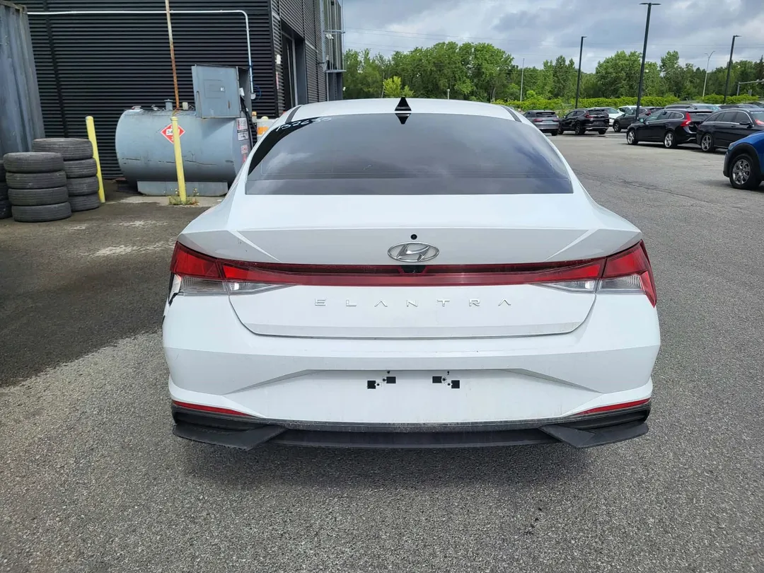 2023 Hyundai Elantra — photo 4